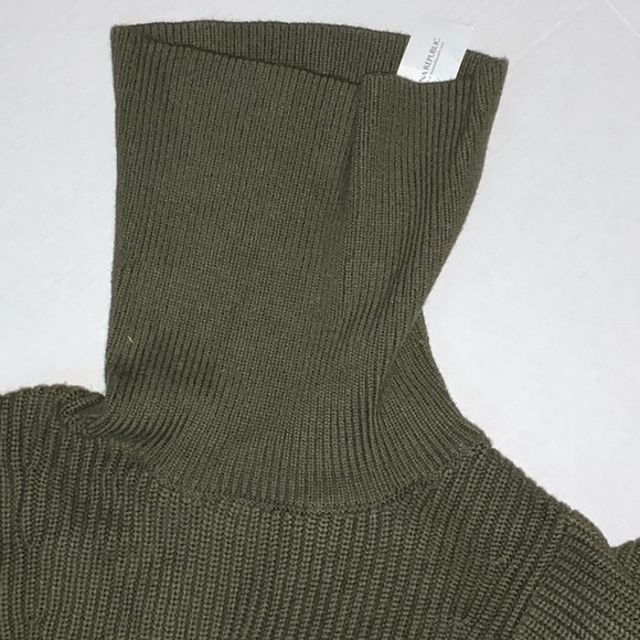 NWT Banana Republic Olive Green Turtle Neck Sweater - Size S - Picture 8 of 9